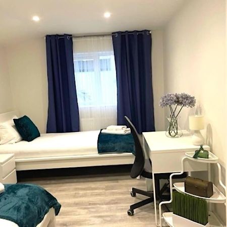2 Bedroom Serviced Apartment # London Exterior foto