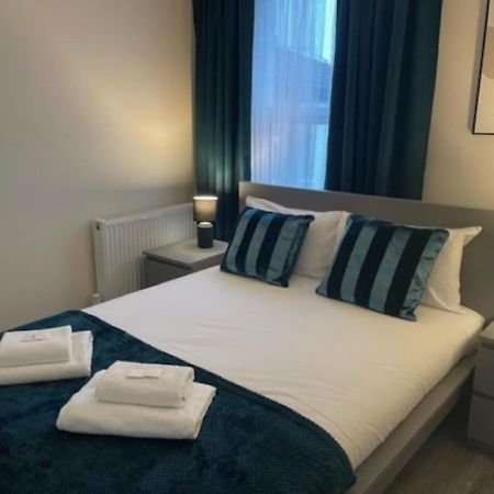 2 Bedroom Serviced Apartment # London Exterior foto