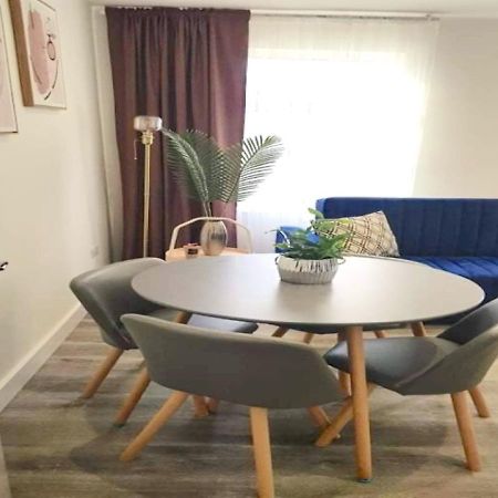 2 Bedroom Serviced Apartment # London Exterior foto