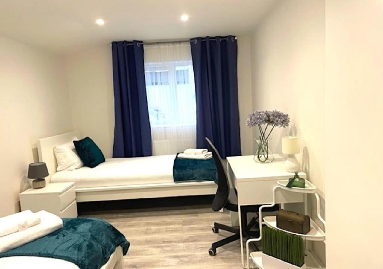 2 Bedroom Serviced Apartment # London Exterior foto