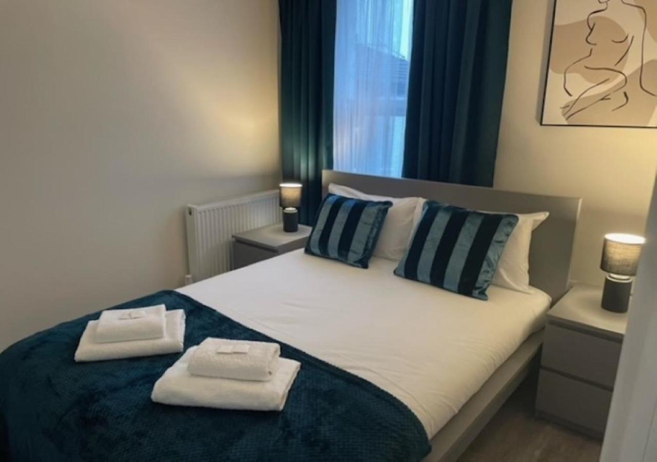 2 Bedroom Serviced Apartment # London Exterior foto