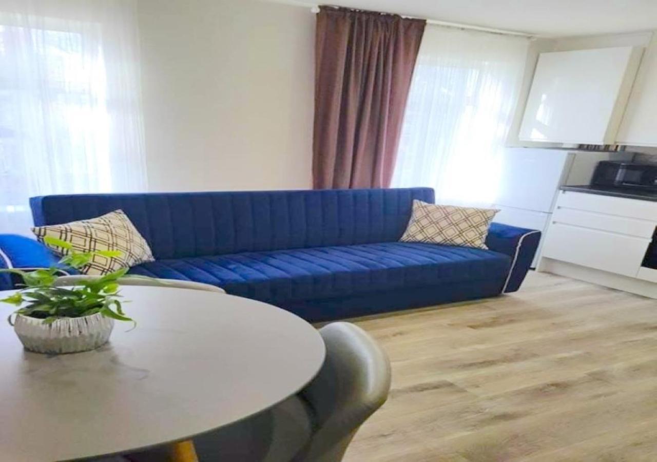 2 Bedroom Serviced Apartment # London Exterior foto