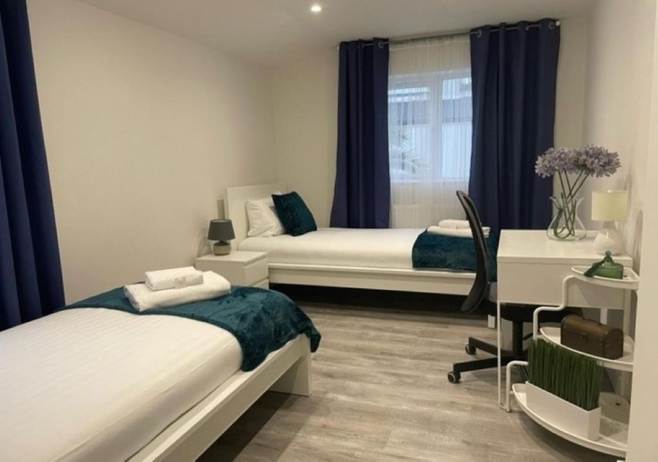 2 Bedroom Serviced Apartment # London Exterior foto